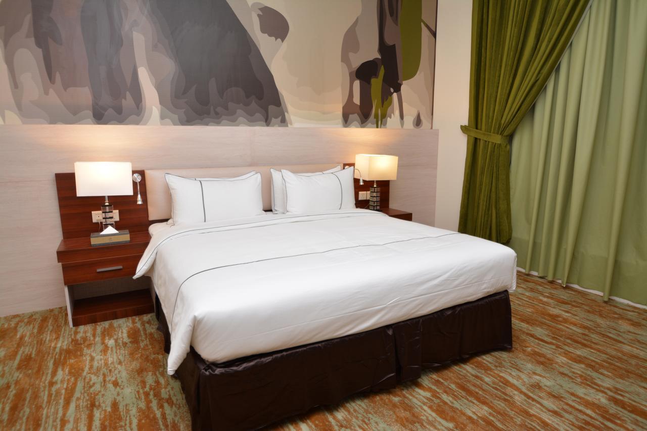 Thwary Hotel Suites Riyadh Exterior photo